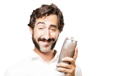 bir bira ile genç serin adam