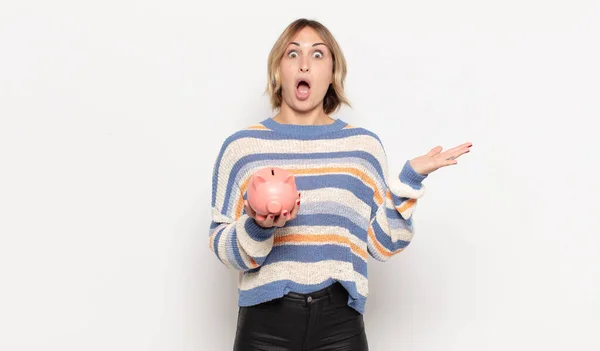 Young Blonde Woman Open Mouthed Amazed Shocked Astonished Unbelievable Surprise — Stock Photo, Image