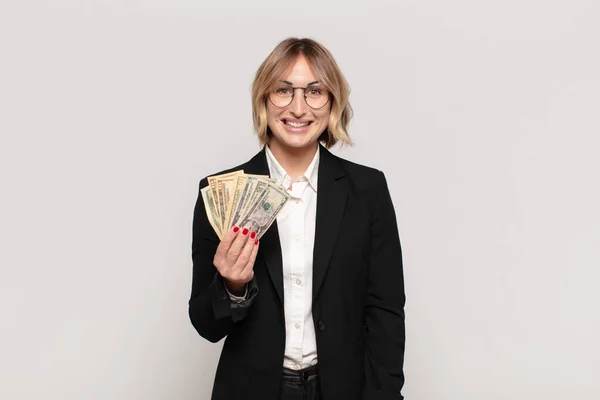 Jovem Loira Olhando Feliz Agradavelmente Surpreso Animado Com Uma Expressão — Fotografia de Stock