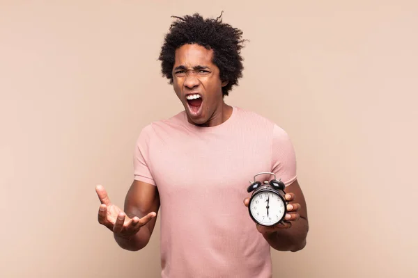 Genç Siyahi Afro Adam Sinirli Sinirli Sinirli Görünüyor Senin Neyin — Stok fotoğraf