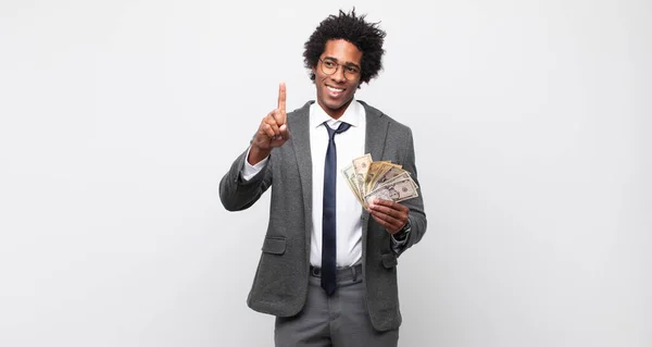 Joven Negro Afro Hombre Sonriendo Orgullosamente Con Confianza Haciendo Número —  Fotos de Stock