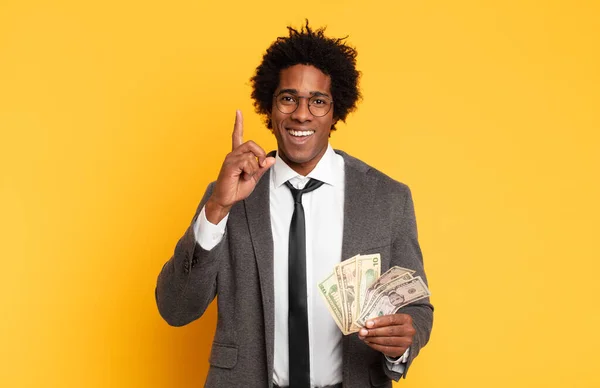 Fiatal Fekete Afro Férfi Érzi Magát Mint Egy Boldog Izgatott — Stock Fotó