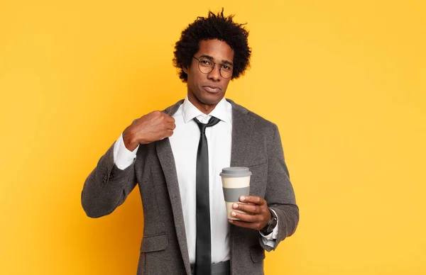 Joven Negro Afro Hombre Buscando Arrogante Exitoso Positivo Orgulloso Apuntando — Foto de Stock