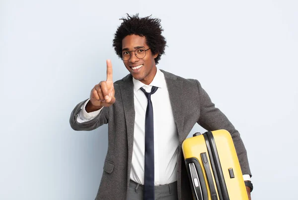 Jovem Negro Afro Homem Sorrindo Orgulhosa Confiantemente Fazendo Número Pose — Fotografia de Stock