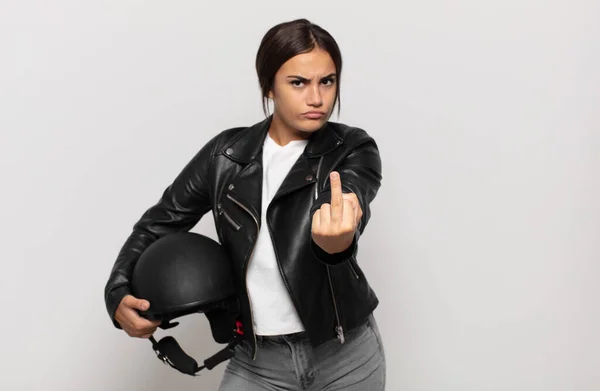 Junge Hispanische Frau Die Wütend Genervt Rebellisch Und Aggressiv Ist — Stockfoto
