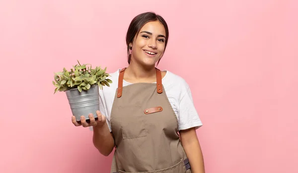 Jovem Hispânico Mulher Olhando Feliz Agradavelmente Surpreendido Animado Com Uma — Fotografia de Stock