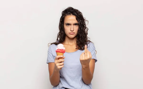 Ung Latinamerikansk Kvinna Känner Sig Arg Irriterad Upprorisk Och Aggressiv — Stockfoto