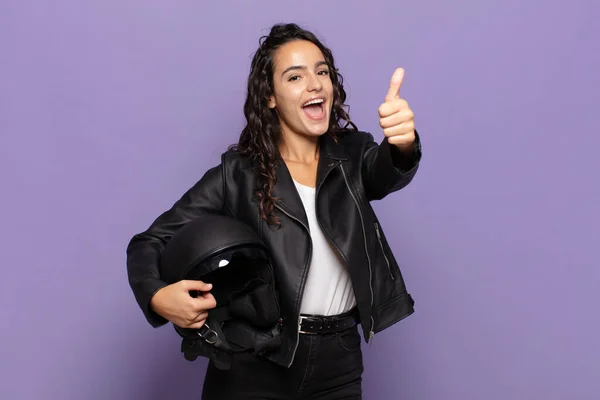 Young Hispanic Woman Feeling Proud Carefree Confident Happy Smiling Positively — Stock Photo, Image