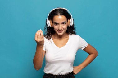 Genç İspanyol kadın kapiş ya da para hareketi yapıyor, sana borçlarını ödemeni söylüyor.!