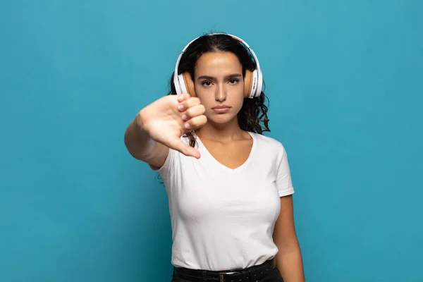 Mujer Hispana Joven Sintiéndose Enfadada Enfadada Decepcionada Disgustada Mostrando Los — Foto de Stock