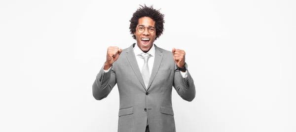 Zwart Afro Zakenmanzich Gelukkig Verrast Trots Voelen Schreeuwen Vieren Succes — Stockfoto