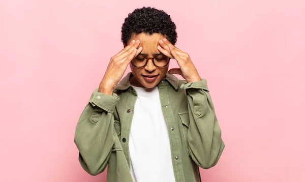 Afro Giovane Donna Nera Cercando Stressato Frustrato Lavorando Sotto Pressione — Foto Stock