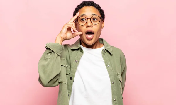 Afro Young Black Woman Looking Surprised Open Mouthed Shocked Realizing — Stock Photo, Image