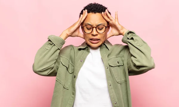 Afro Jeune Femme Noire Sentant Stressée Anxieuse Déprimée Frustrée Par — Photo