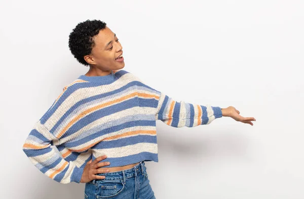 Afro Young Black Woman Standing Pointing Object Copy Space Rear — Stock Photo, Image