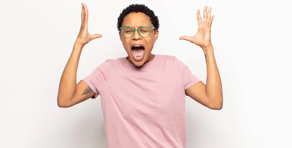 Afro Young Black Woman Furiously Screaming Feeling Stressed Annoyed Hands — Stock Photo, Image