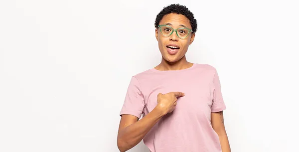 Afro Young Black Woman Looking Shocked Surprised Mouth Wide Open — Stock Photo, Image