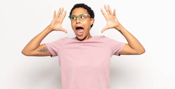 Afro Young Black Woman Screaming Hands Air Feeling Furious Frustrated — Stock Photo, Image