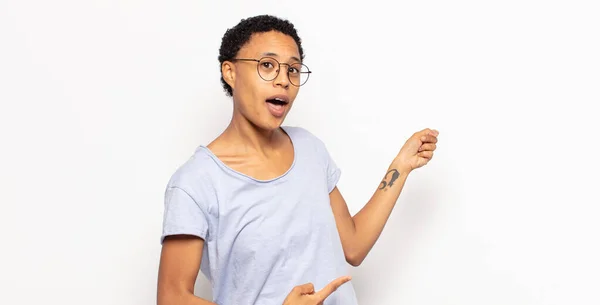 Afro Young Black Woman Feeling Shocked Surprised Pointing Copy Space — Stock Photo, Image