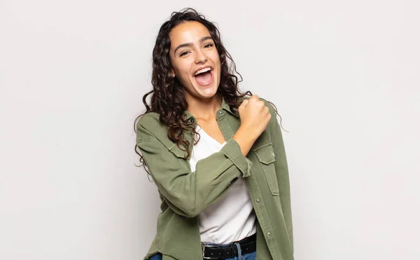 Pretty Young Woman Feeling Happy Positive Successful Motivated Facing Challenge — Stock Photo, Image