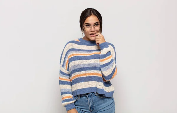 Pretty Young Woman Surprised Nervous Worried Frightened Look Looking Side — Stock Photo, Image