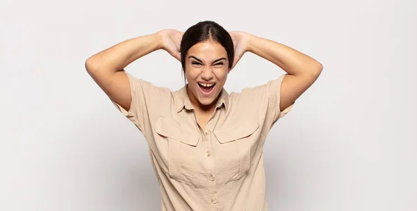 Hübsche Junge Frau Die Glücklich Unbeschwert Freundlich Und Entspannt Das — Stockfoto