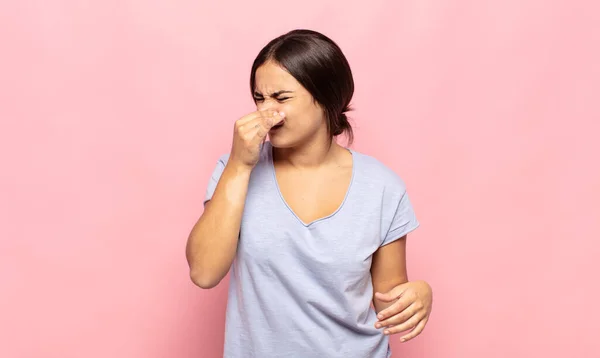 Pretty Young Woman Feeling Disgusted Holding Nose Avoid Smelling Foul — Stock Photo, Image