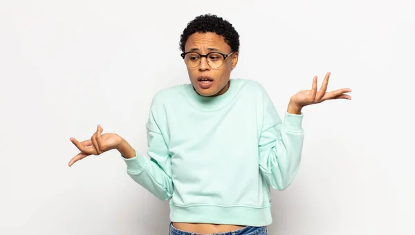 Young Afro Woman Feeling Clueless Confused Sure Which Choice Option — Stock Photo, Image