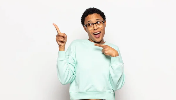 Young Afro Woman Feeling Joyful Surprised Smiling Shocked Expression Pointing — Stock Photo, Image