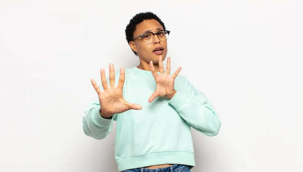 Young Afro Woman Feeling Terrified Backing Screaming Horror Panic Reacting — Stock Photo, Image