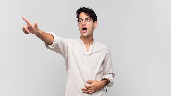 Young Handsome Man Feeling Shocked Surprised Pointing Looking Upwards Awe — Stock Photo, Image
