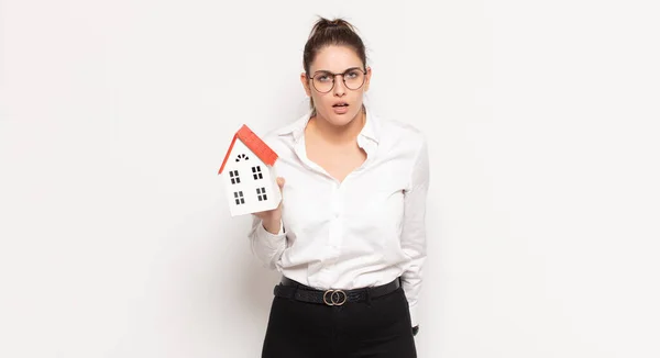 Young Blonde Woman Feeling Puzzled Confused Dumb Stunned Expression Looking — Stock Photo, Image