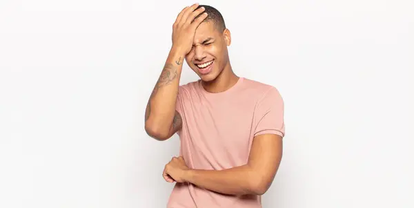 Young Black Man Laughing Slapping Forehead Saying Doh Forgot Stupid — Stock Photo, Image