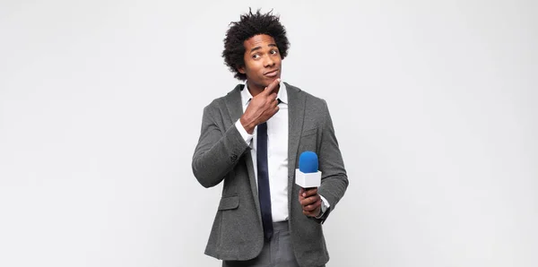 Joven Negro Hombre Como Presentador Televisión —  Fotos de Stock