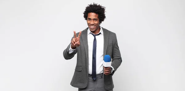 Joven Negro Hombre Como Presentador Televisión —  Fotos de Stock