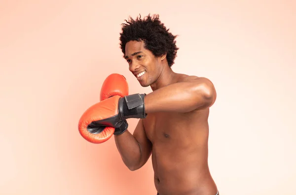 Svart Afro Man Boxning — Stockfoto