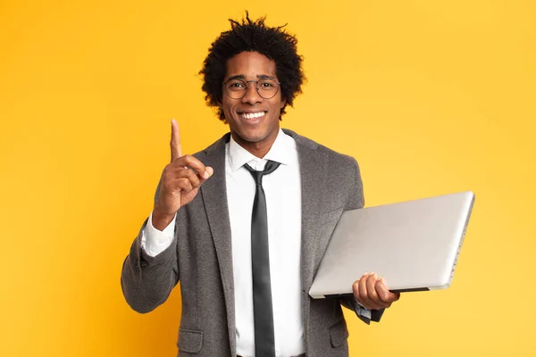 Young Black Businessman Laptop — Stock Photo, Image