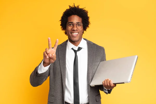 Jovem Homem Negócios Preto Com Laptop — Fotografia de Stock