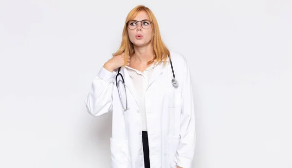 Mooie Vrouw Voelt Zich Gestrest Angstig Moe Gefrustreerd Trekken Shirt — Stockfoto