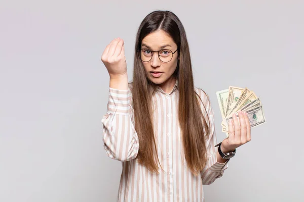 Bella Donna Facendo Capice Gesto Denaro Dicendoti Pagare Tuoi Debiti — Foto Stock