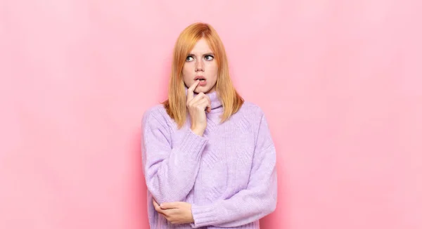 Red Head Pretty Woman Surprised Nervous Worried Frightened Look Looking — Stock Photo, Image