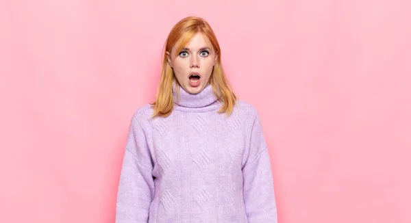 Red Head Pretty Woman Looking Very Shocked Surprised Staring Open — Stock Photo, Image