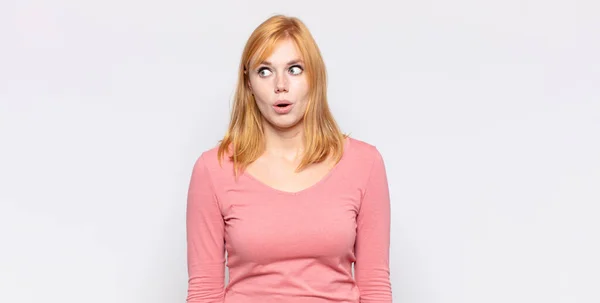 Red Head Pretty Woman Feeling Shocked Happy Amazed Surprised Looking — Stock Photo, Image