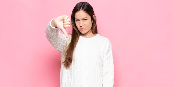 Joven Bonita Mujer Sintiendo Cruz Enojado Molesto Decepcionado Disgustado Mostrando — Foto de Stock