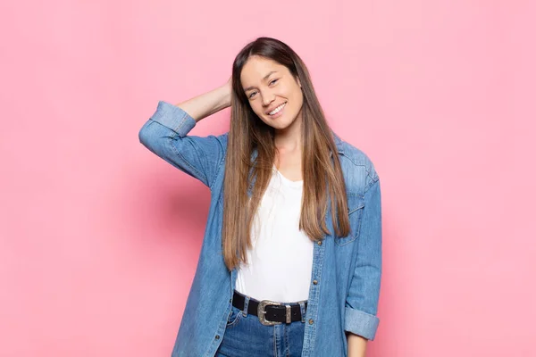 Young Pretty Woman Smiling Cheerfully Casually Taking Hand Head Positive — Stock Photo, Image