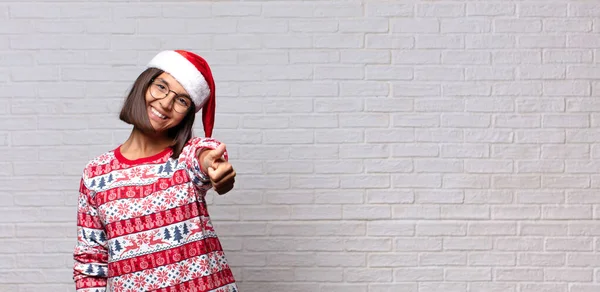 Mujer Bonita Con Sombrero Santa Concepto Navidad — Foto de Stock