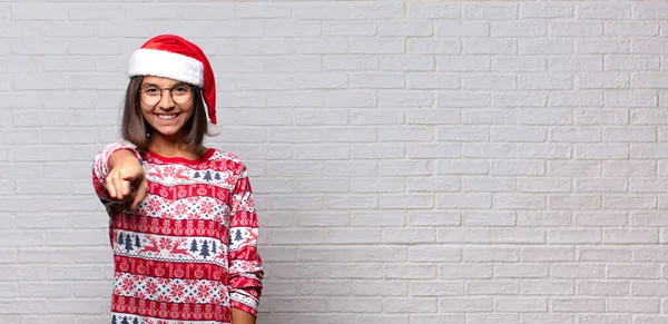 Mujer Bonita Con Sombrero Santa Concepto Navidad — Foto de Stock