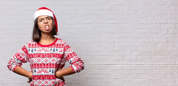 Mujer Bonita Con Sombrero Santa Concepto Navidad —  Fotos de Stock