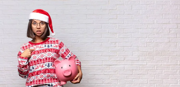 Mujer Bonita Con Sombrero Santa Concepto Navidad —  Fotos de Stock