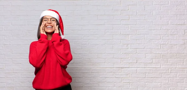 Mulher Bonita Com Chapéu Pai Natal Conceito Natal — Fotografia de Stock